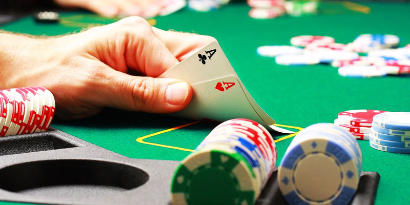 Poker đã trở thành một phần không thể thiếu trong nhiều nền văn hóa, từ sòng bạc lớn tại Las Vegas
